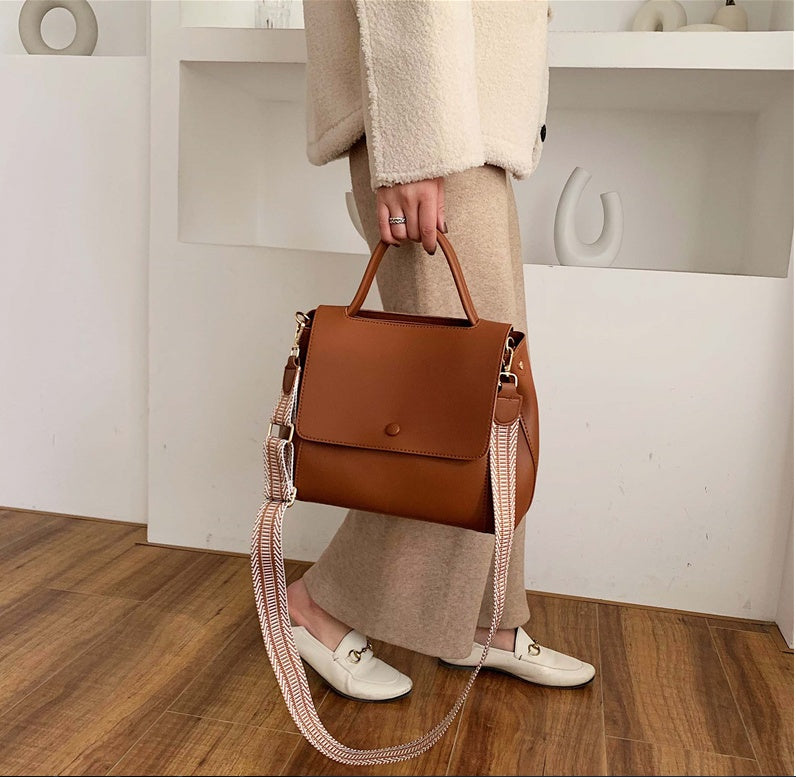 Fashionable and versatile large capacity messenger bag eprolo
