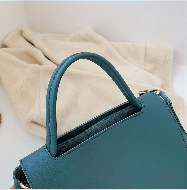 Fashionable and versatile large capacity messenger bag eprolo