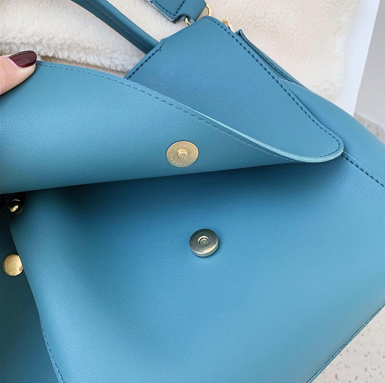 Fashionable and versatile large capacity messenger bag eprolo