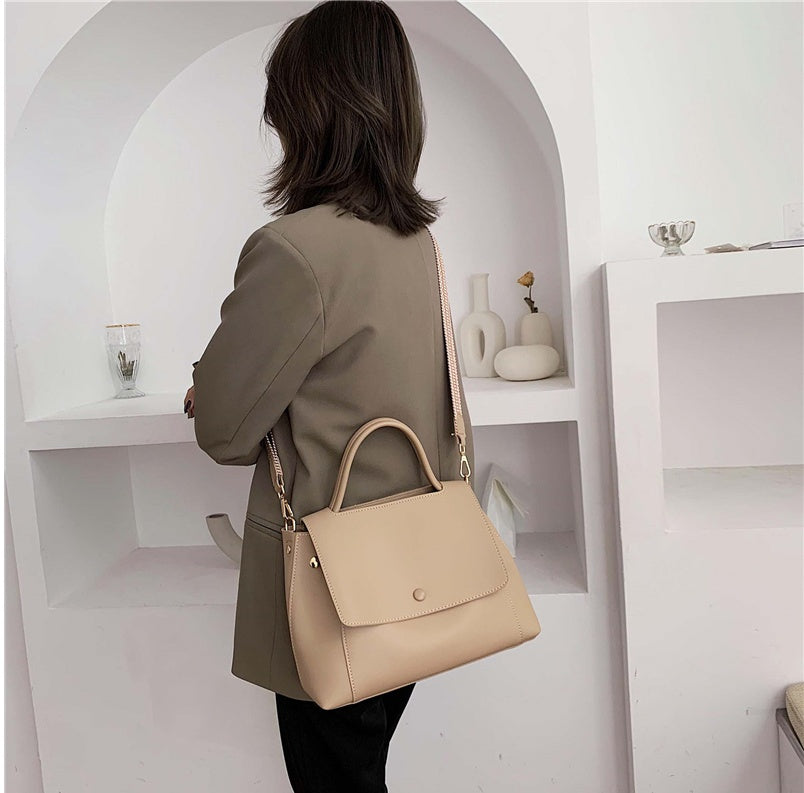 Fashionable and versatile large capacity messenger bag eprolo