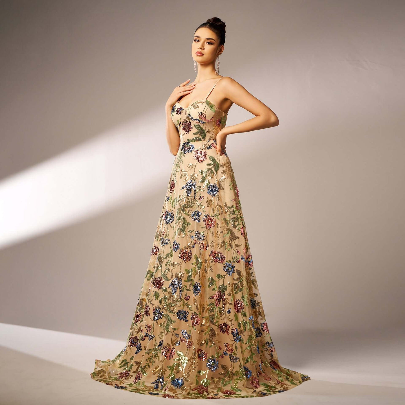 "Chic Sleeveless Sequined Evening Dress with Suspender Detail Dropshipman