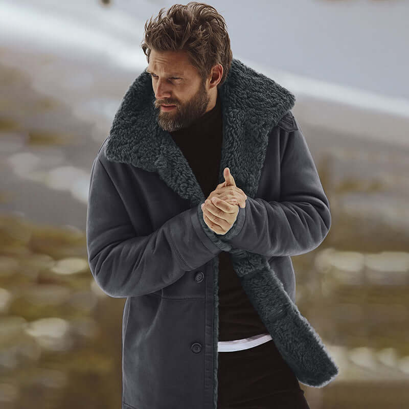 Warm mid-length men's coat in grey with a plush collar, perfect for a stylish and cozy winter look.